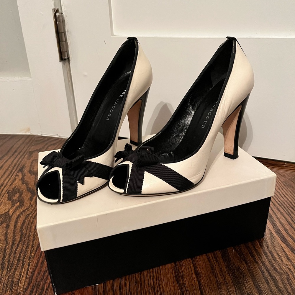 Marc by Marc Jacobs Black and White 4” heels, size 7.5